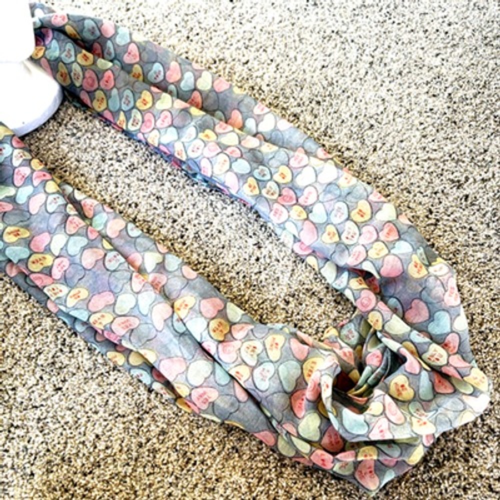 Candy hearts print infinity circle scarf Valentine's Day gray background NWOT